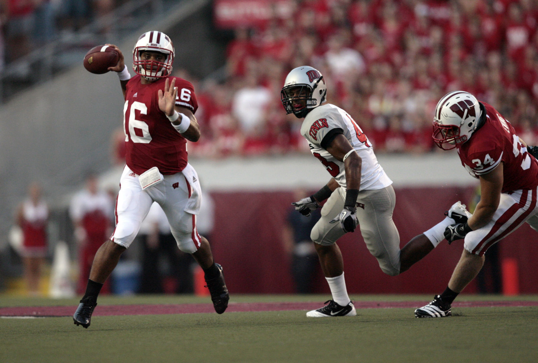 No. 6 (tie): 2011 — Wisconsin vs. UNLV, 51-17